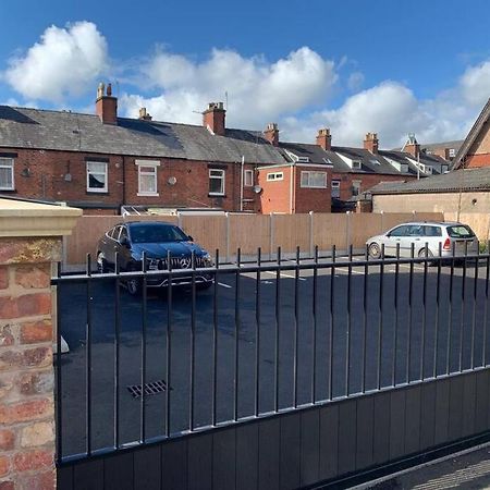 Newly Built 2 Bed Flat In The Heart Of Leek Διαμέρισμα Εξωτερικό φωτογραφία